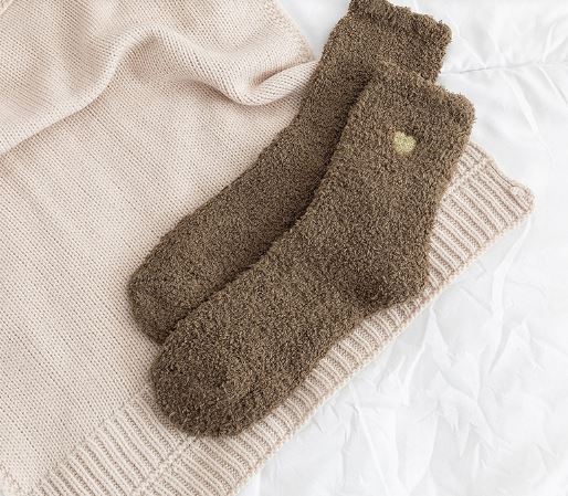 Important Factors to Consider When You Buy Socks for Women Online